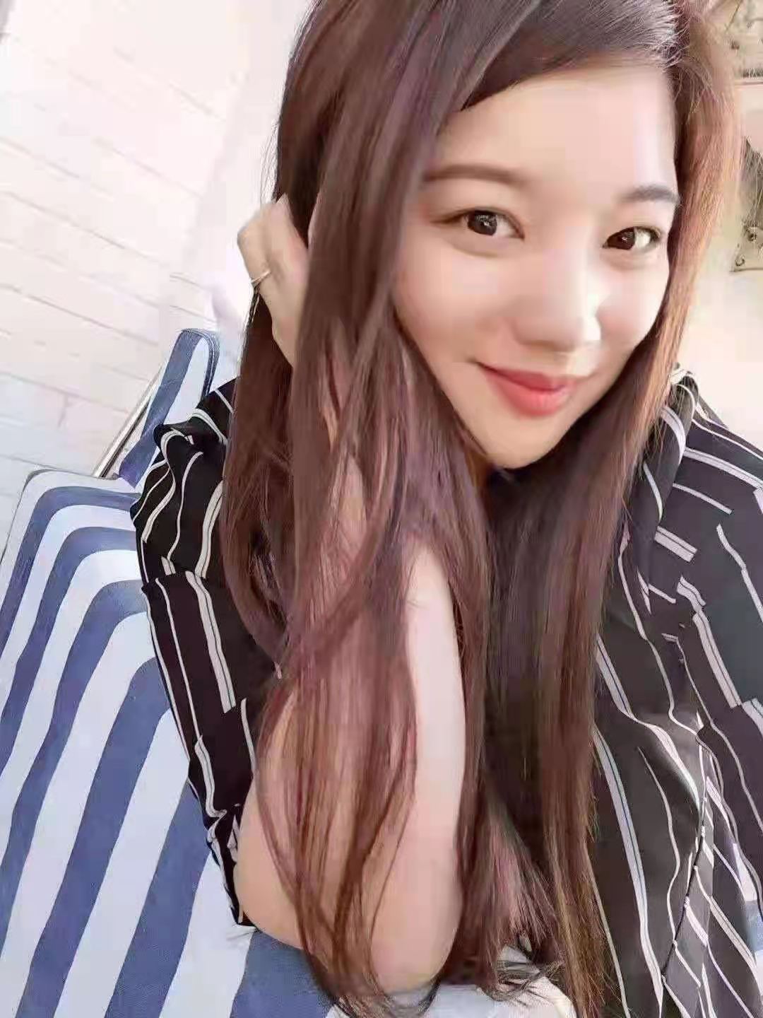 高素质高个子，中华女子学院毕业的大学生美女