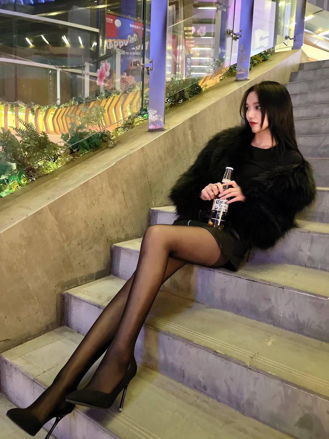 蜜桃姐姐试一下