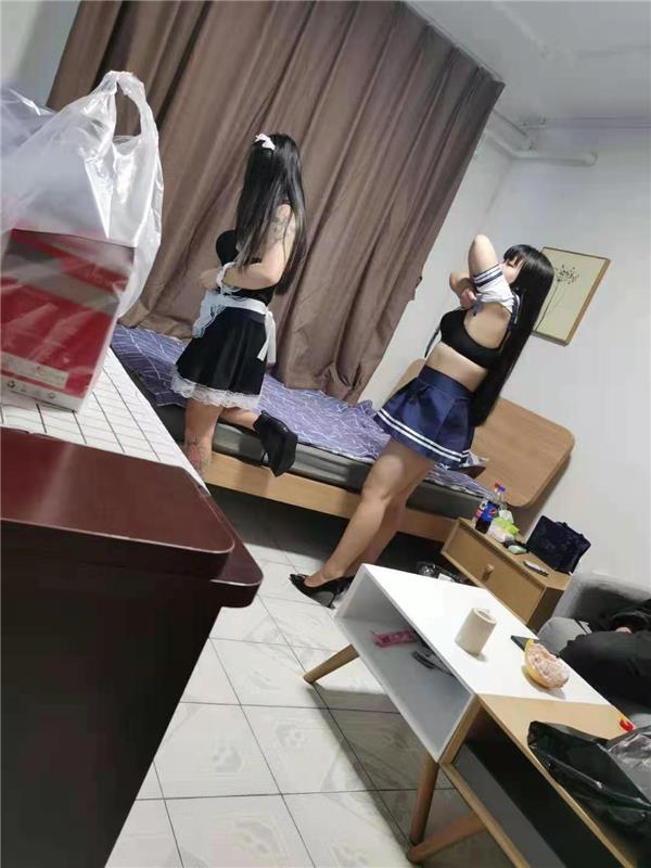 双飞大乳大屁股Sao货姐妹花